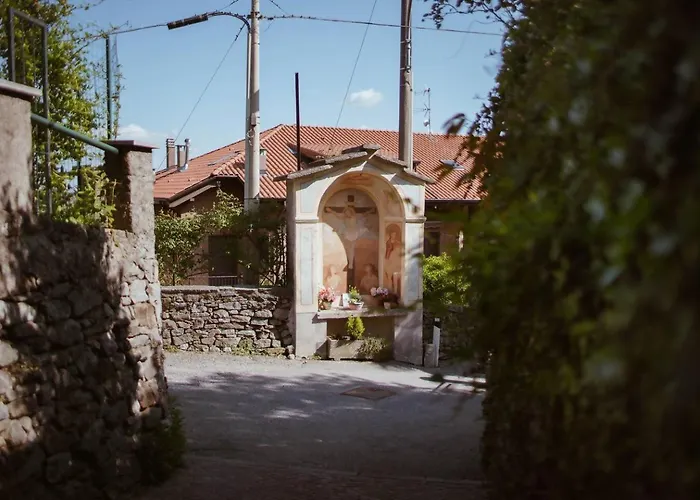 Tra Maggiore E D'orta Acqua
