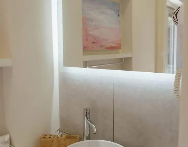 Tra Maggiore E D'orta Acqua