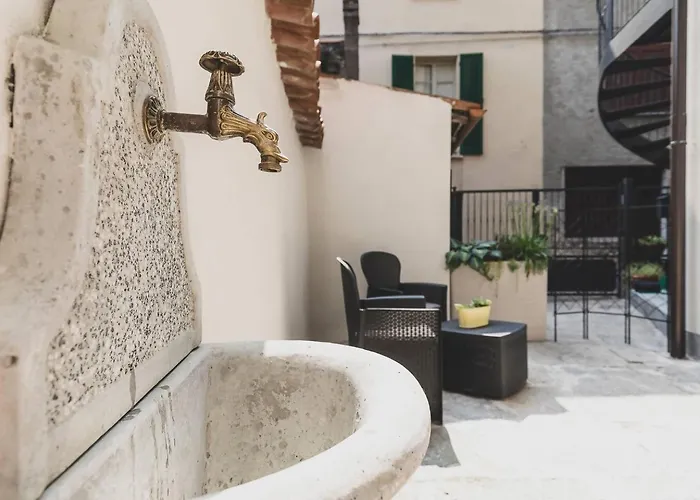 Tra Maggiore E D'orta Acqua * 콜라자